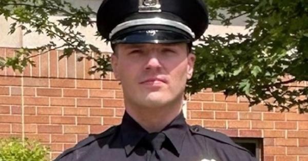 ICE Arrests a White Police Officer in Illinois, Says He’s in the Country Illegally ICE Arrests a White Police Officer in Illinois, Says He’s in the Country Illegally