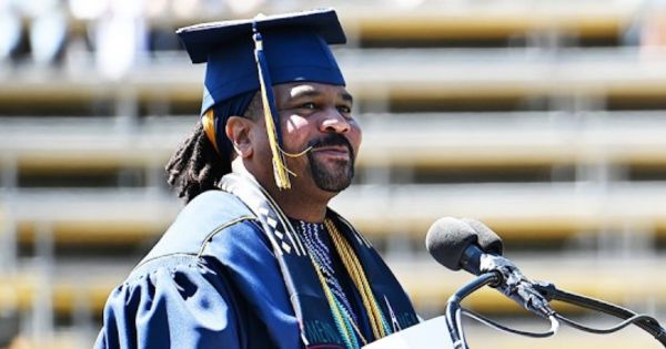 Homeless Man Who Was Formerly Incarcerated Graduates College at the Top of His Class