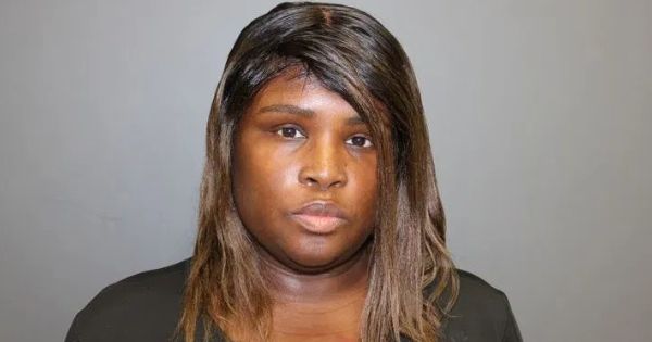 37-Year-Old Attorney Allegedly Tried to Bring 8 Cell Phones into a Federal Prison