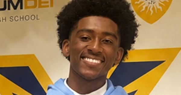 Formally Homeless Black Teen from LA Graduates with 4.4 GPA, Accepted to 65 Colleges
