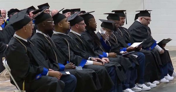 Ten Inmates Earn Bachelor's Degrees, Graduate From College While Inside Illinois Prison