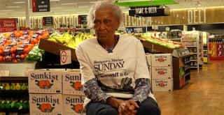 Romay Davis, 101-year old employee at grocery store
