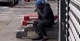 NYC man eating rat