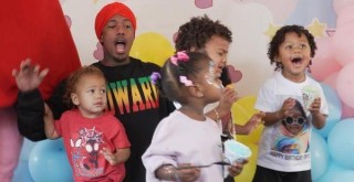 Nick Cannon with his kids